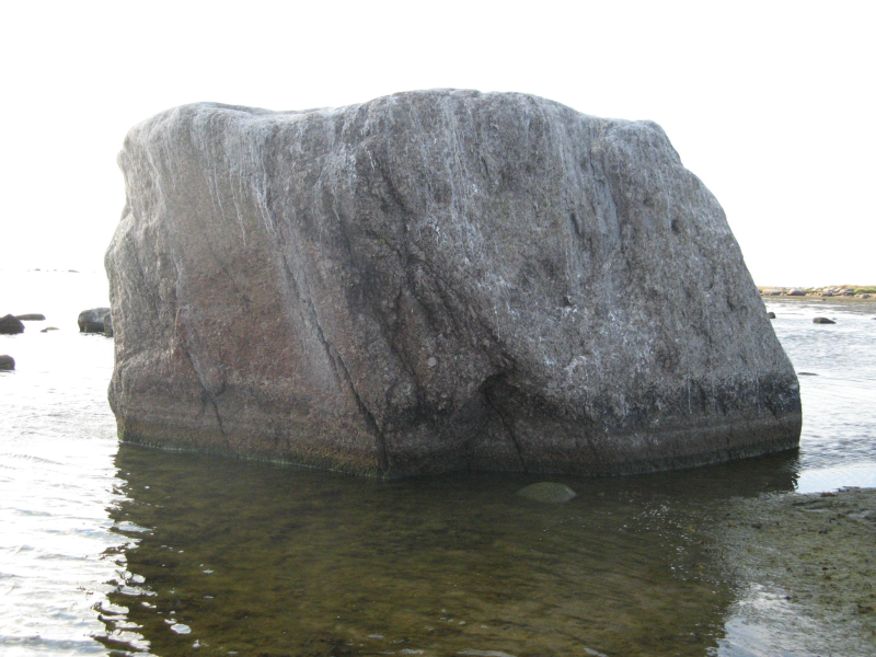 File:Ruhnu suurim kivi Eloursdurstein4  14. 09.2013.JPG